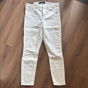 NWT GAP High Rise Super Stretch White Jeans